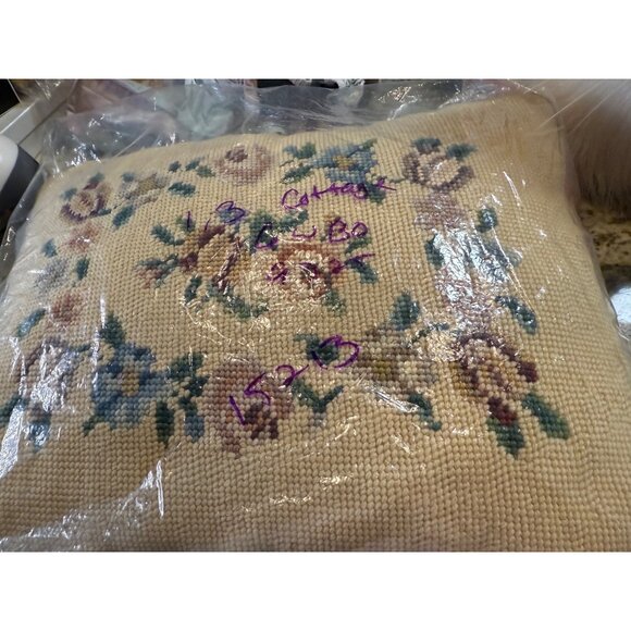 Vtg Wool Needlepoint Floral Throw Pillow Velvet  granny French country cottage - Picture 8 of 10
